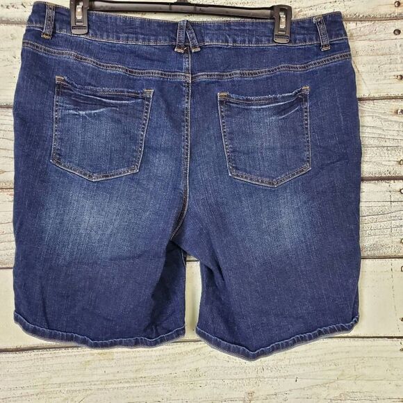 Maurices Medium Wash Denim Shorts Women’s Size 20 Plus Stretch Jean Cuffed - Picture 3 of 7